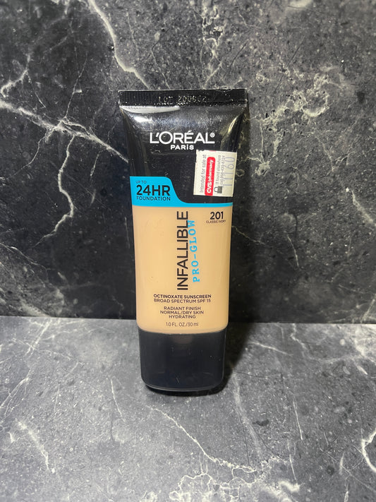 L'Oreal Infallible Pro-Glow 201 Classic Ivory SPF15, 1.0 oz