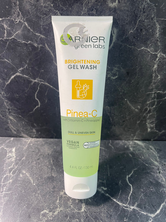 Garnier Brightnening Gel Face Wash Makeup Remover Pinea-C, 4.4 oz
